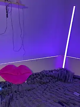 MiraLuccian online show from 02-12-26, 03:40