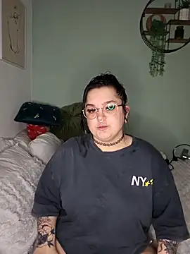 Saucy-Serenity online show from 02-21-26, 07:59