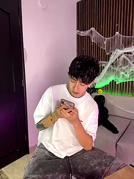 troy rouge online show from 10-21-25, 07:14