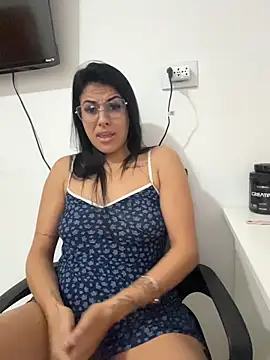 Snapshot of jheicylli chatting on 04-25-26, 01:41 jheicylli online show from 04-25-26, 01:41