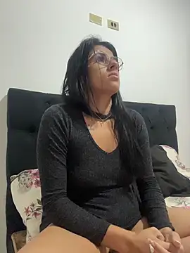 Snapshot of jheicylli chatting on 05-18-26, 02:23 jheicylli online show from 05-18-26, 02:23