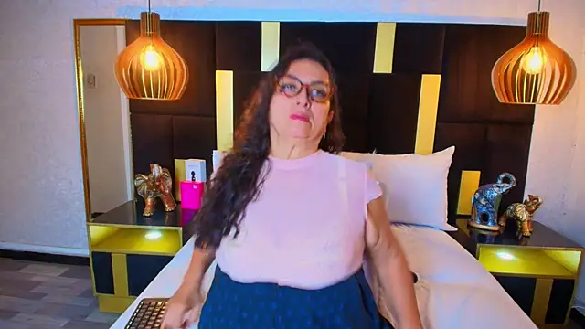 AlessandraLeroy online show from 09-10-25, 12:49