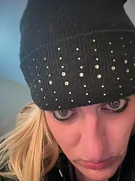 KITTYBOOBOOFUXX online show from 04-01-26, 03:07