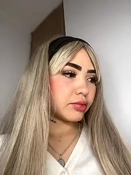 Mia cullen  online show from 10-12-25, 01:48