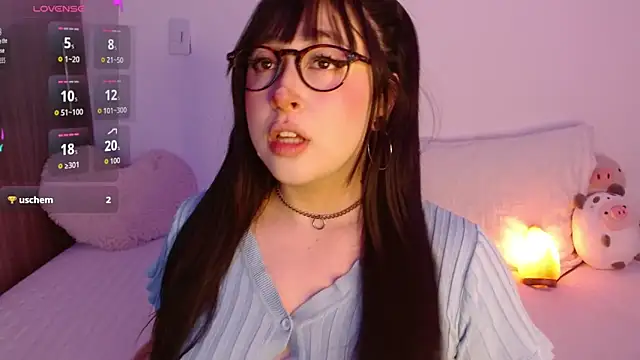 Snapshot of Oliviargf chatting on 11-17-25, 12:05 Oliviargf online show from 11-17-25, 12:05