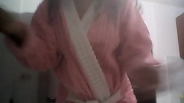 Snapshot of Paula6Colombia chatting on 12-21-25, 04:41 Paula6Colombia online show from 12-21-25, 04:41