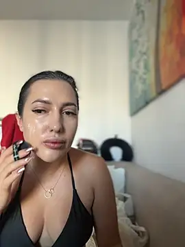 Snapshot of AleksandraRich chatting on 12-17-25, 01:11 AleksandraRich online show from 12-17-25, 01:11