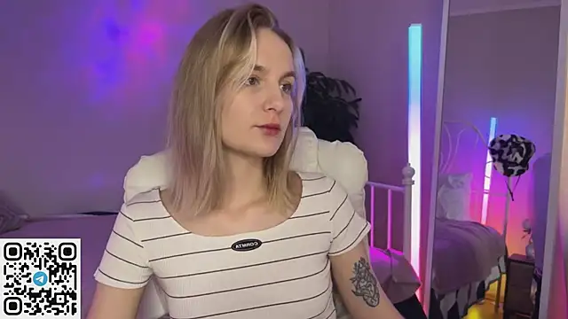 Snapshot of _Vikky_Moon_ chatting on 06-20-26, 01:09 Vikky Moon online show from 06-20-26, 01:09