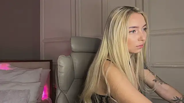 OhMyEmma online show from 03-12-25, 01:03