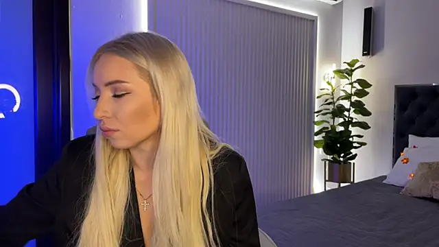 OhMyEmma online show from 10-18-25, 01:19