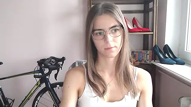 Snapshot of love_megi chatting on 04-25-26, 06:27 love megi online show from 04-25-26, 06:27