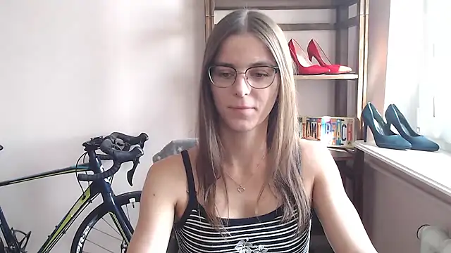 Snapshot of love_megi chatting on 05-04-26, 01:29 love megi online show from 05-04-26, 01:29