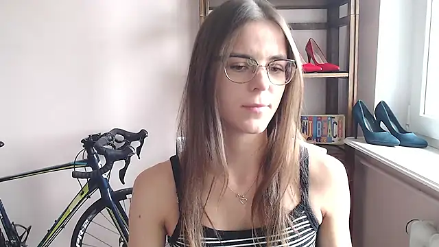 Snapshot of love_megi chatting on 05-07-26, 01:27 love megi online show from 05-07-26, 01:27