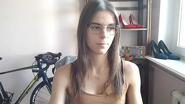 Snapshot of love_megi chatting on 05-09-26, 06:18 love megi online show from 05-09-26, 06:18