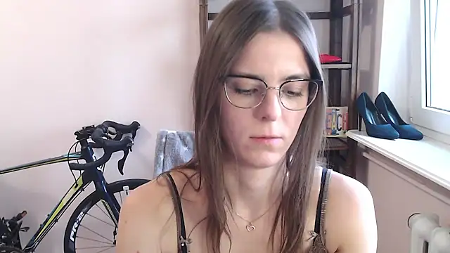 Snapshot of love_megi chatting on 05-31-26, 06:09 love megi online show from 05-31-26, 06:09