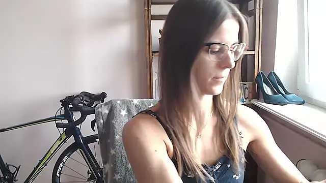 Snapshot of love_megi chatting on 06-02-26, 01:24 love megi online show from 06-02-26, 01:24