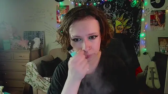 Snapshot of Lil_foxxx chatting on 09-13-25, 12:49 Lil foxxx online show from 09-13-25, 12:49