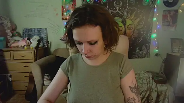 Snapshot of Lil_foxxx chatting on 10-02-25, 10:55 Lil foxxx online show from 10-02-25, 10:55