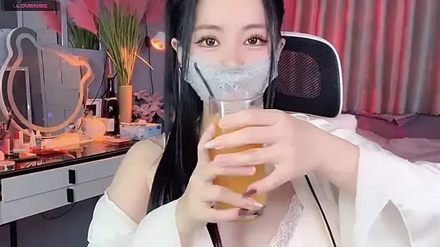 Snapshot of MI_KA22 chatting on 10-23-25, 07:07 MI KA22 online show from 10-23-25, 07:07