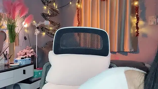 Snapshot of MI_KA22 chatting on 11-23-25, 03:45 MI KA22 online show from 11-23-25, 03:45