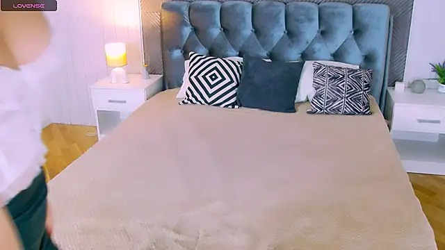 Maya Rogerss online show from 03-26-26, 02:33