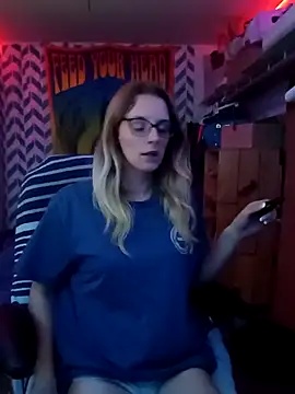 AlicePayne online show from 12-19-25, 04:52