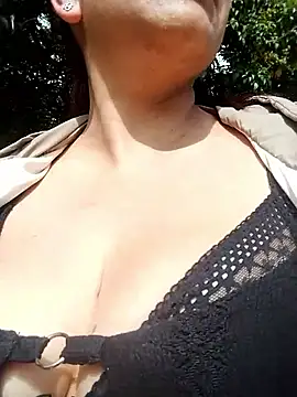 Snapshot of Carlasm- chatting on 10-17-25, 01:57 Carlasm- online show from 10-17-25, 01:57