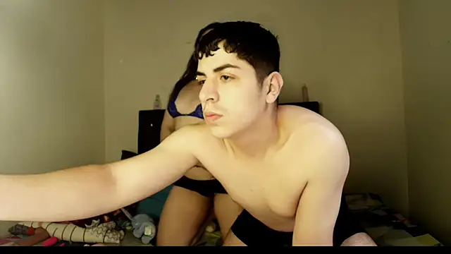 Snapshot of Kymberlyandlucas2 chatting on 11-23-25, 01:22 Kymberlyandlucas2 online show from 11-23-25, 01:22