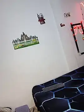 Snapshot of bella_warzon chatting on 09-23-25, 02:47 bella warzon online show from 09-23-25, 02:47