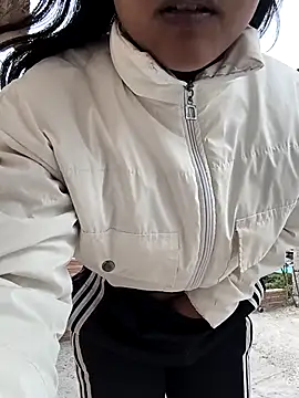 Snapshot of bella_warzon chatting on 10-05-25, 08:07 bella warzon online show from 10-05-25, 08:07