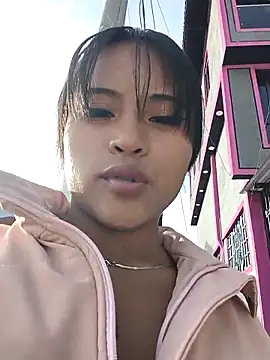 Snapshot of bella_warzon chatting on 10-19-25, 09:15 bella warzon online show from 10-19-25, 09:15