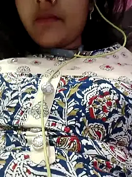 Snapshot of Poonam25 chatting on 03-08-25, 09:06 Poonam25 online show from 03-08-25, 09:06