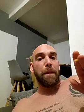 Snapshot of Smokeym123 chatting on 03-14-25, 02:10 Smokeym123 online show from 03-14-25, 02:10