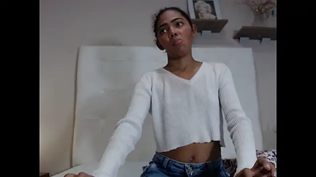 Snapshot of willow_smitt chatting on 09-13-25, 01:22 willow smitt online show from 09-13-25, 01:22