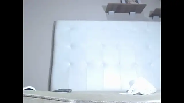 Snapshot of willow_smitt chatting on 09-14-25, 12:48 willow smitt online show from 09-14-25, 12:48