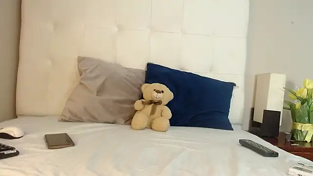 Snapshot of willow_smitt chatting on 10-24-25, 01:07 willow smitt online show from 10-24-25, 01:07