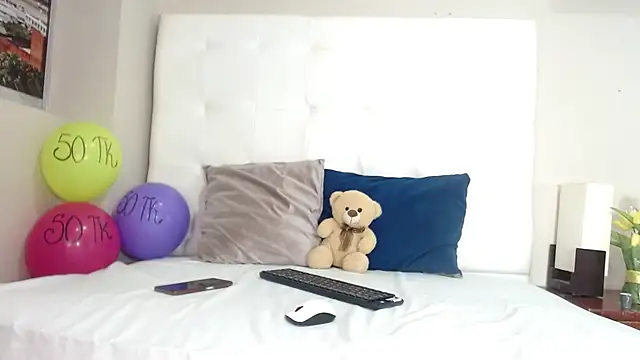 Snapshot of willow_smitt chatting on 10-25-25, 01:29 willow smitt online show from 10-25-25, 01:29