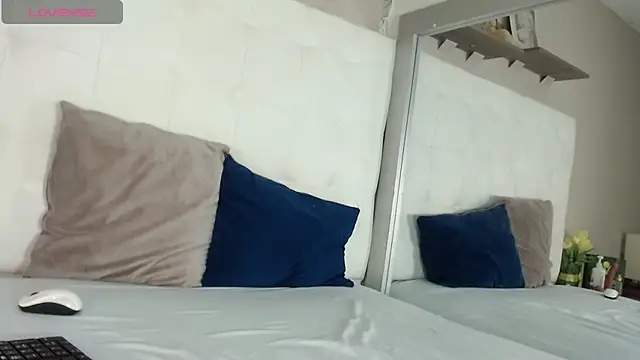 Snapshot of willow_smitt chatting on 11-24-25, 01:11 willow smitt online show from 11-24-25, 01:11