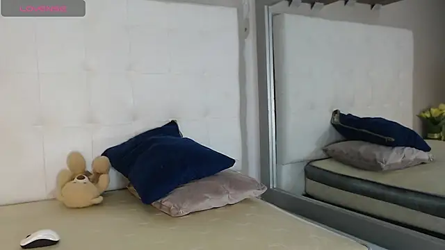 Snapshot of willow_smitt chatting on 12-05-25, 12:58 willow smitt online show from 12-05-25, 12:58