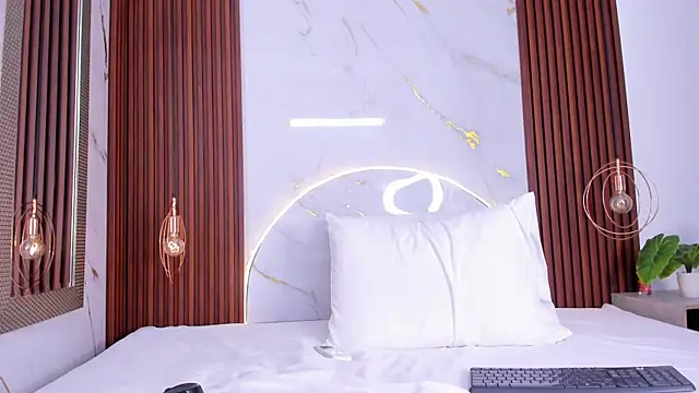 lucianasmith  online show from 04-16-26, 09:39