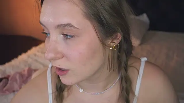 Snapshot of saint_trisha chatting on 02-06-26, 04:39 saint trisha online show from 02-06-26, 04:39