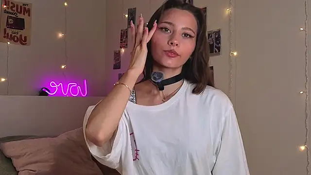 Snapshot of EditaBails chatting on 09-17-25, 06:31 EditaBails online show from 09-17-25, 06:31