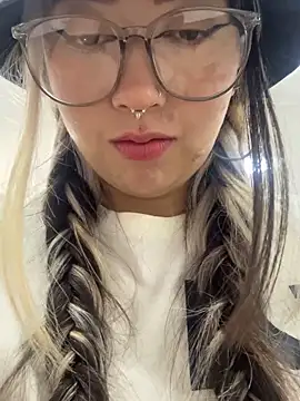 VictoriaGerard Pink online show from 10-16-25, 04:41