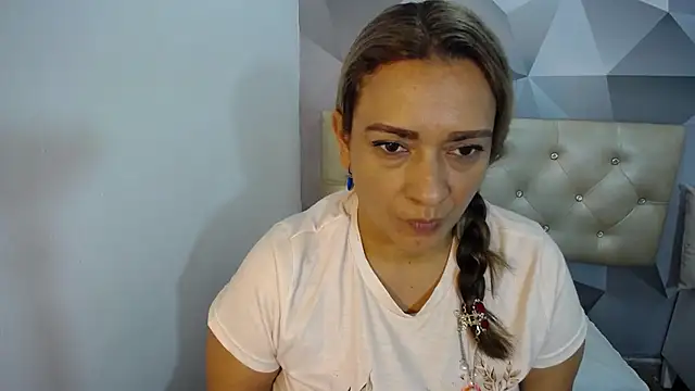 Milf-Prettyboobs online show from 12-15-25, 06:23