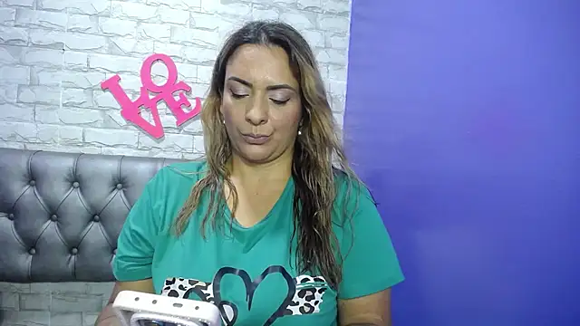 Snapshot of Milf-Prettyboobs chatting on 05-08-26, 05:29 Milf-Prettyboobs online show from 05-08-26, 05:29