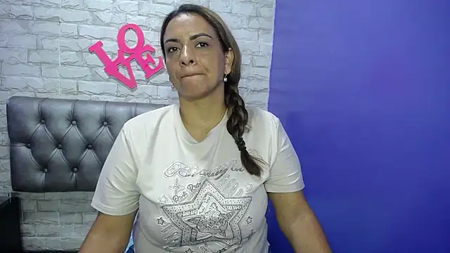 Snapshot of Milf-Prettyboobs chatting on 05-09-26, 05:51 Milf-Prettyboobs online show from 05-09-26, 05:51