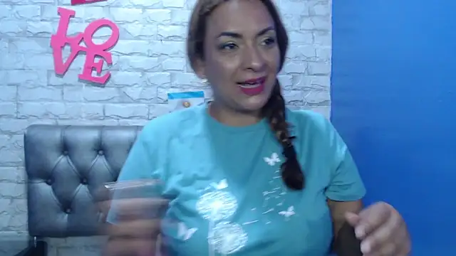 Snapshot of Milf-Prettyboobs chatting on 07-11-26, 10:51 Milf-Prettyboobs online show from 07-11-26, 10:51