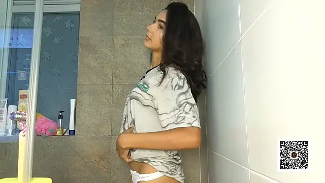 Snapshot of sweetlittlevenus chatting on 09-11-25, 09:37 sweetlittlevenus online show from 09-11-25, 09:37