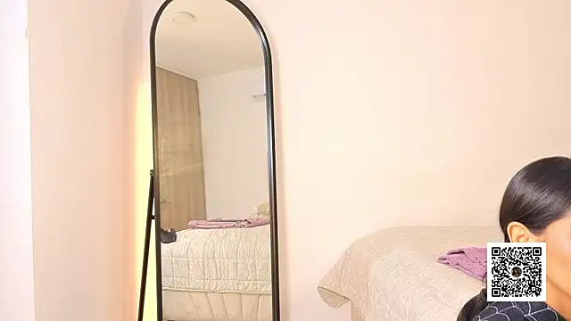 Snapshot of sweetlittlevenus chatting on 10-05-25, 07:56 sweetlittlevenus online show from 10-05-25, 07:56