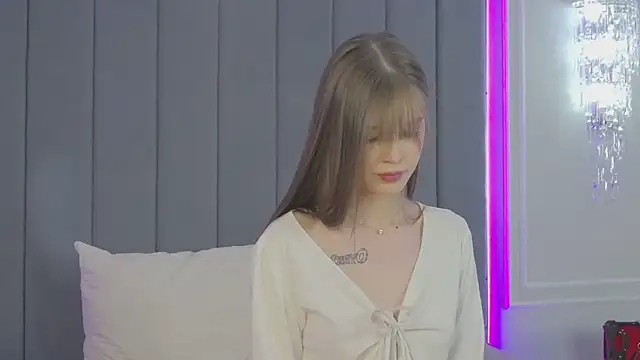 Snapshot of BellaSecrett chatting on 03-18-25, 06:15 BellaSecrett online show from 03-18-25, 06:15